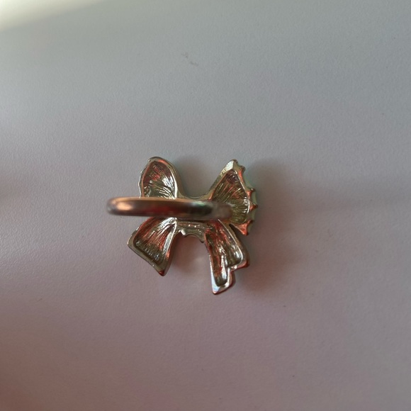 Ribbon bow ring - white and golden - ~size 8 - Picture 3 of 8